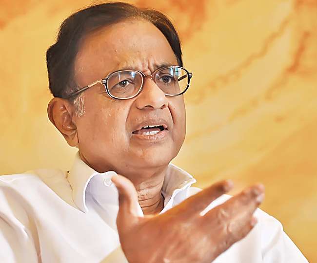 <p>चिदंबरम पर गिरफ्तारी की तलवार कायम सुप्रीम कोर्ट से फौरी राहत नहीं कांग्रेस समर्थन में उतरी</p>