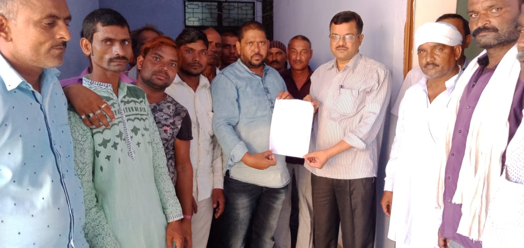 <p>ई-रिक्शा को नगर से बाहर सवारी ढोने पर प्रतिबंध लगाने सहित रोडवेज बसों को चौराहे पर पार्किंग न करने की मांग</p>