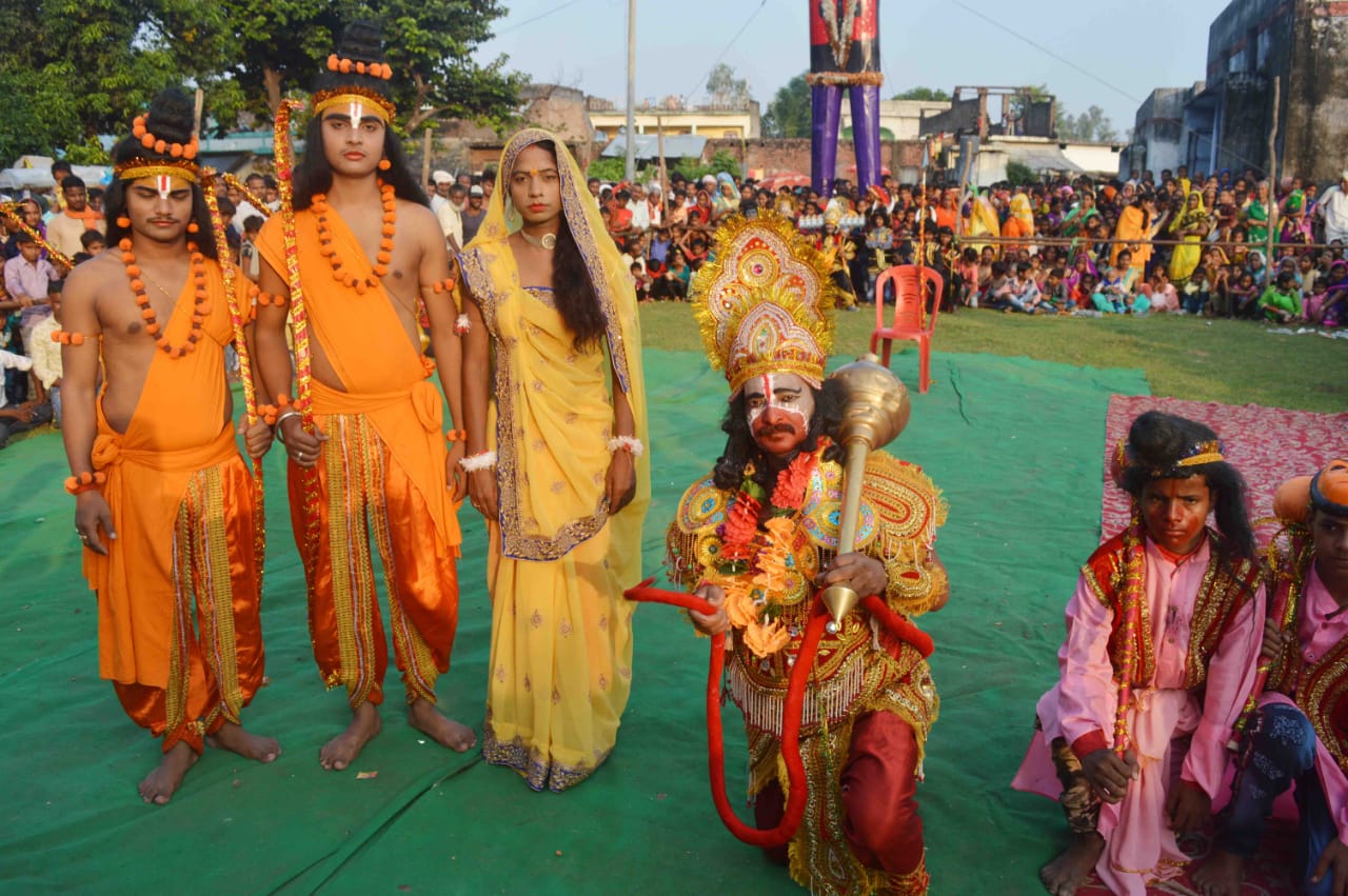 <p>चमरूपुर बलरामपुर विकासखंड श्रीदत्तगंज के अंतर्गत चमरूपुर बाजार में लगभग 55 वर्षों से दशहरा मनाया जा रहा है</p>