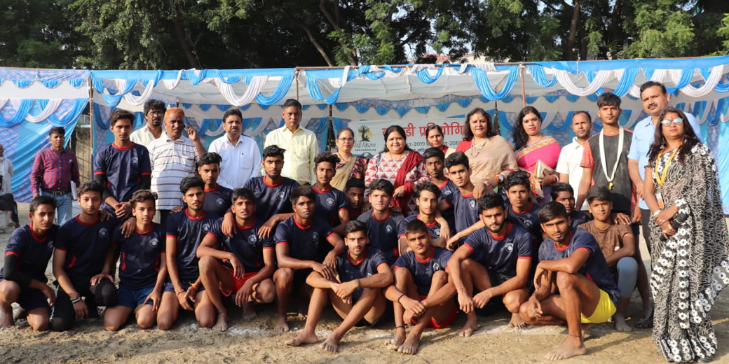 <p>नई किरण संस्था द्वारा आयोजित कबड्डी प्रतियोगिता में डायमंड पब्लिक स्कूल को मिला प्रथम पुरुस्कार</p>