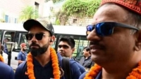<p>धर्मशाला पहुंचते ही भारतीय टीम का कुछ इस तरह हुआ स्वागत BCCI ने शेयर की तस्वीरें</p>