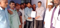 <p>ई-रिक्शा को नगर से बाहर सवारी ढोने पर प्रतिबंध लगाने सहित रोडवेज बसों को चौराहे पर पार्किंग न करने की मांग</p>