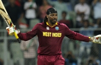 <p>क्रिस गेल ने ठोक डाला T20 क्रिकेट में एक और तूफानी शतक पारी में जड़े इतने छक्के</p>
