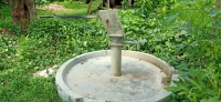 <p>गाँव मे लगे अधिकांश इंडिया मार्का हैंडपम्प की स्थिति बदहाल</p>