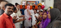 <p>चेयरमैन गुड्डू खान के नेतृत्व में सर्वधर्म समभाव के नारे के साथ मना प्रधानमंत्री का जन्मदिन</p>