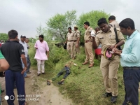 <p>गेदुराही गांव मे नहर के किनारे दो युवको अपनी ही बाइक पर लाये एक नौजवान की गोली मारकर हत्या कर दी</p>